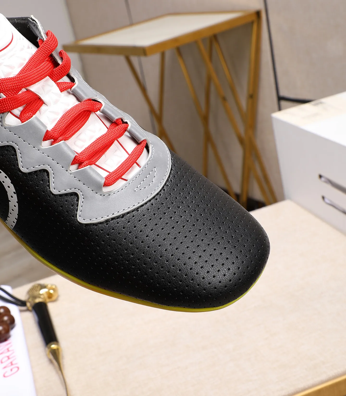 Men's Men's Shoes 💰620 VALENTINO 🌹🌹🌹2025 Valentino's latest spring sneakers! The counter 🔥 recommends RUNBOOT, which is lightweight and comfortable. It has a multi-functional design that integrates blue sneakers, running shoes, and fashionable sneakers to create a cool on-foot effect. ♥️♥️Fashionable sneakers that are sought after by many popular celebrities and fashion influencers♥️♥️. 👉All-round original 1:1 high-end production 👉Fabrics: Two options: delicate, soft and comfortable eyelet lambskin and high-end technical fabrics 👍Super soft suede special lining inside 👍Outsole wear-resistant TPU material 👍Full set of original counter packaging